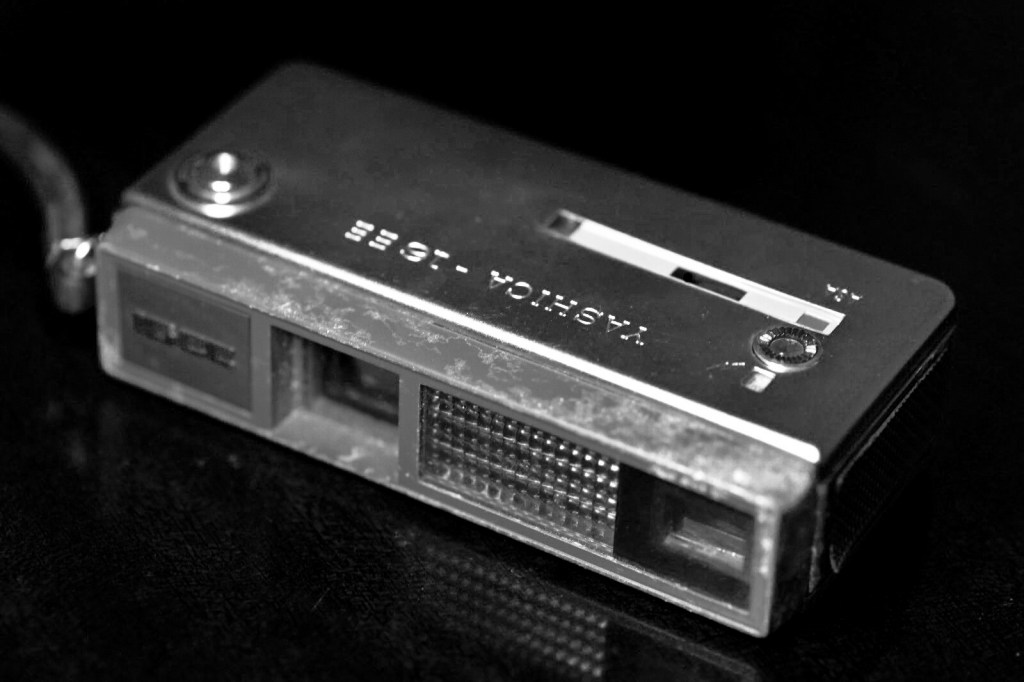 Yashica 16EE, appareil format 110.
