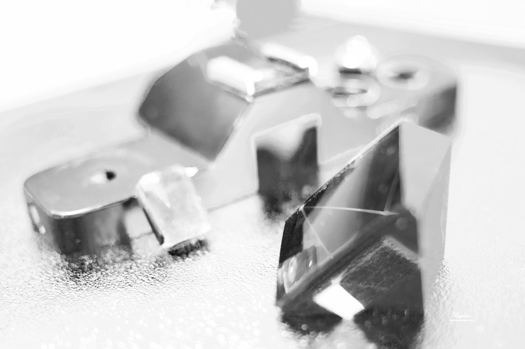 Discover the different types of camera viewfinders, from sports finders and rangefinders to waist-level and prism viewfinders, with a clear explanation of their advantages, limitations, and how they work.