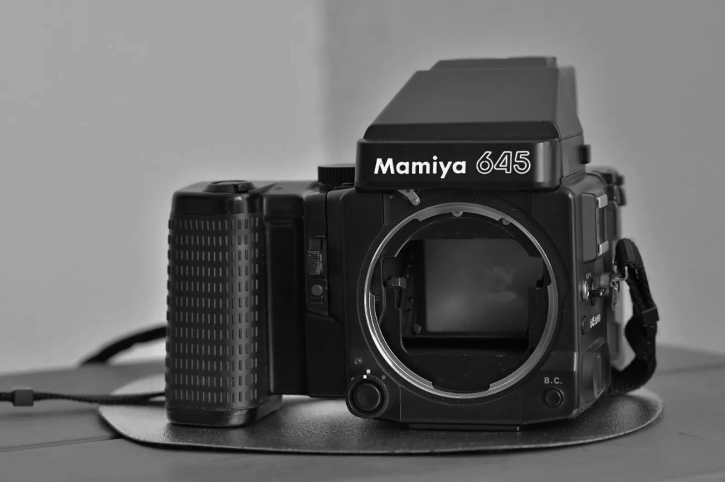 Mamiya 645 super - front view