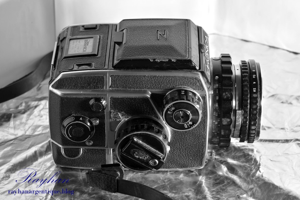 Side view of a Bronica EC TLII