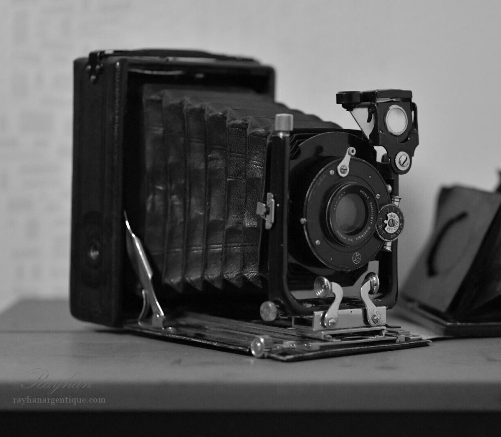 Appareil photo à soufflet grand format