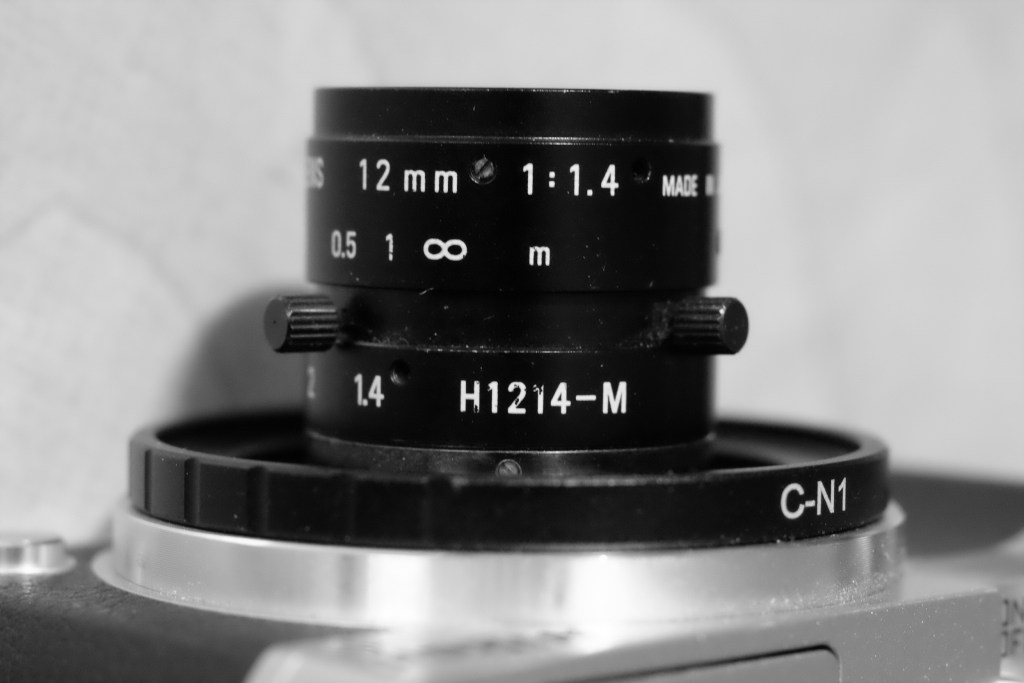 Objectif en monture C utiliser sur un appareil photo Nikon 1 grâce à un adaptateur.