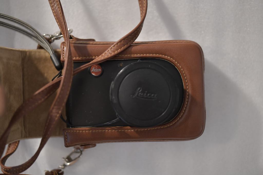 Leica D-lux 3 in its cover
