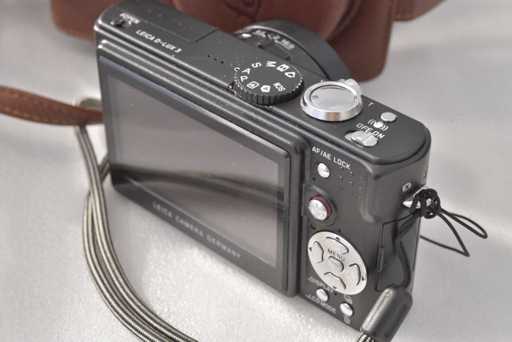 Back of the Leica D-lux 3