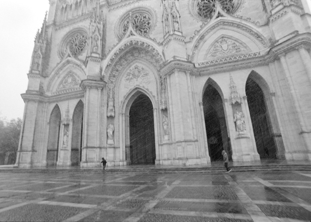 Photographie de la cathédrale d'Orléans prise avec un Vivitar 19mm F3.8