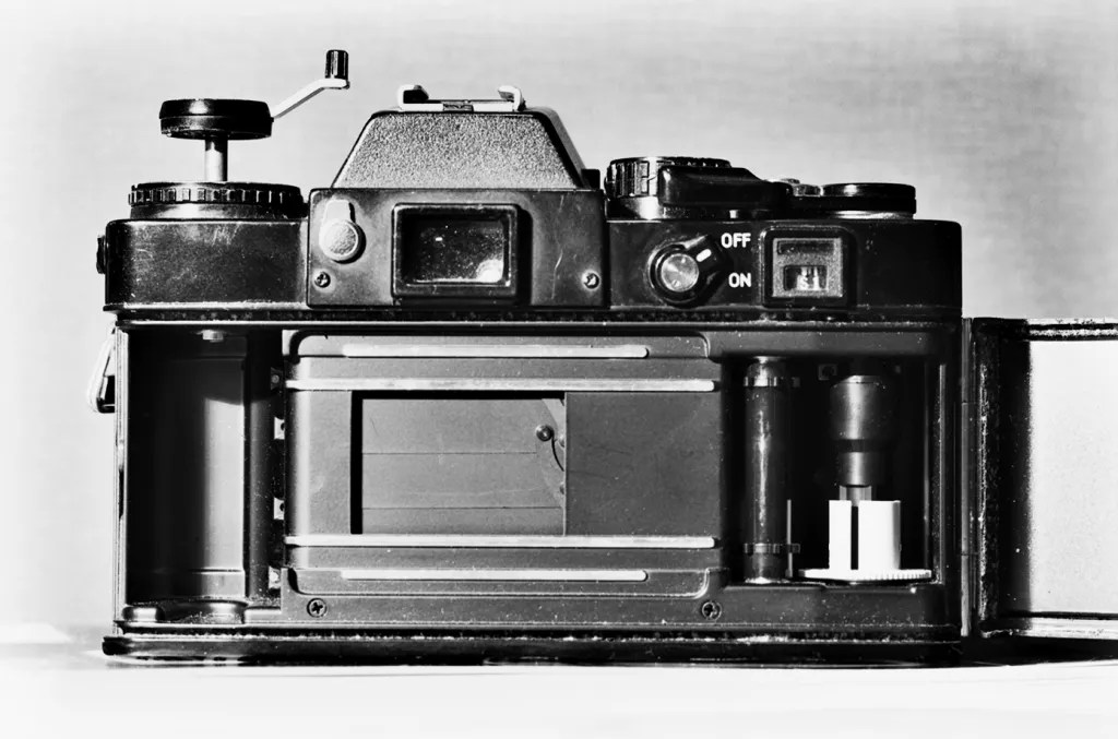 Minolta XE-1 -Open back