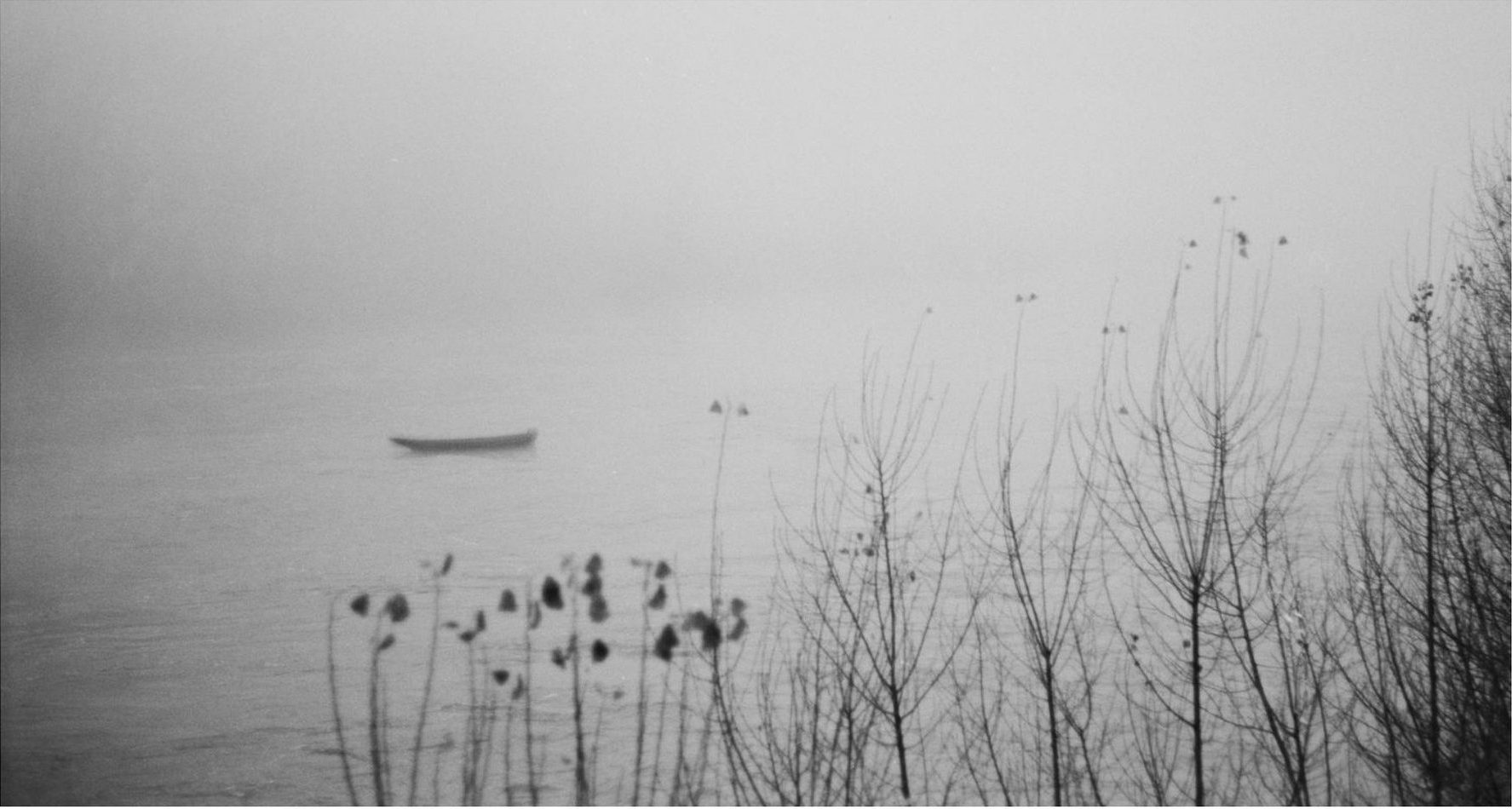 Photograph of a drifting boat on the Loire River in Orléans. Rayhan Rahim Khan, all rights reserved.